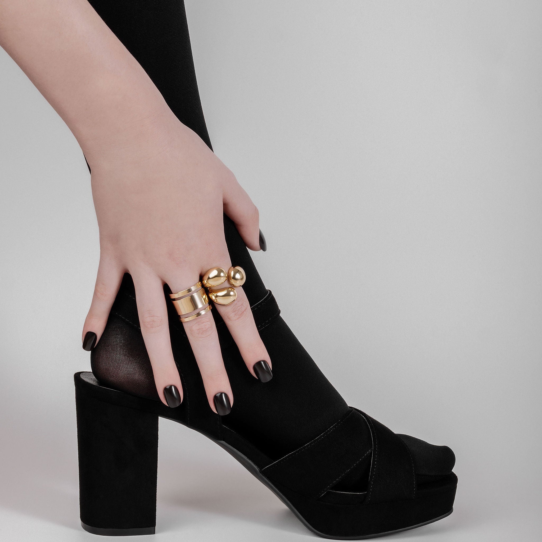 Black press-ons, done differently.