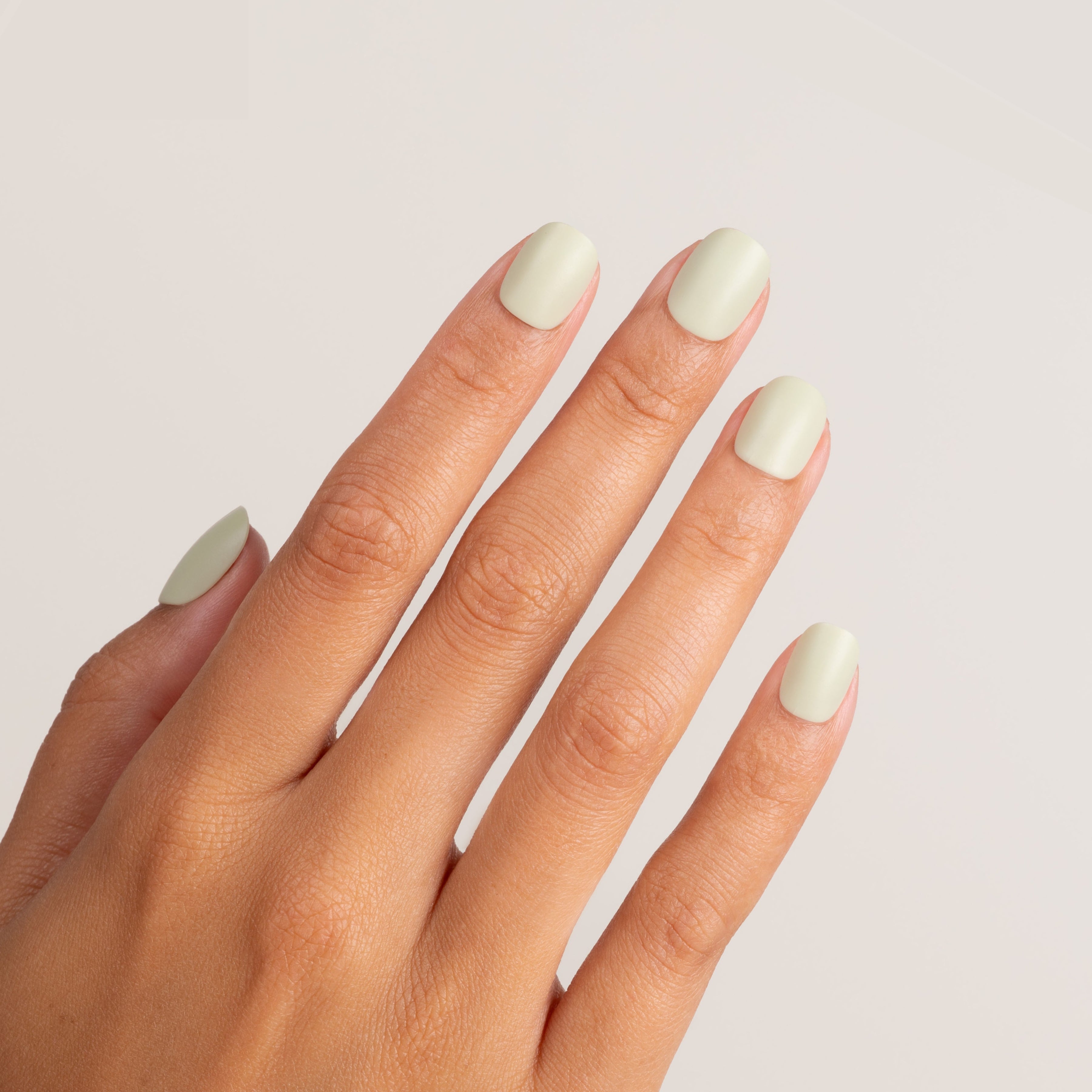 Light green press-on nails - matte finish 